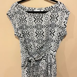 New York & Company women’s size large patterned sleeveless side tie top